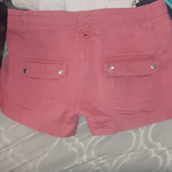 *NWOT* DC CORAL PINK SHORTS VERY CUTE NEVER WORN. - Picture 3 of 4